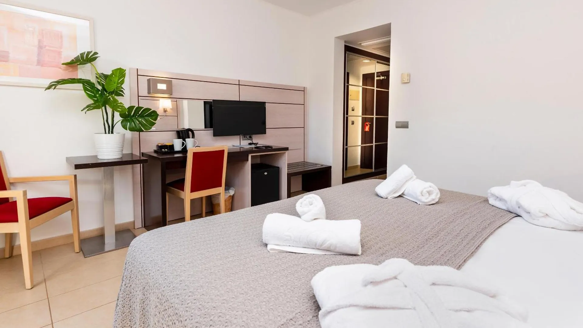 Hotel Puchet Ibiza San Antonio  3*, San Antonio (Ibiza) Španělsko